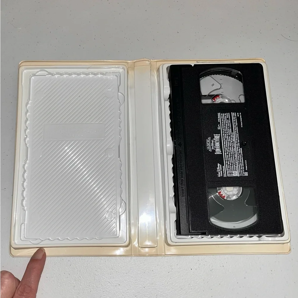 💙 Disney’s Masterpiece Collection Fun & Fancy Free VHS Movie 9875